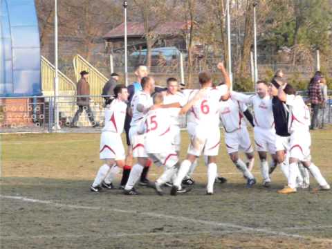 ,,Magiczny krąg" piłkarzy GKS-U po meczu wygranym 1:0 z  VItrum Wola Uhruska.