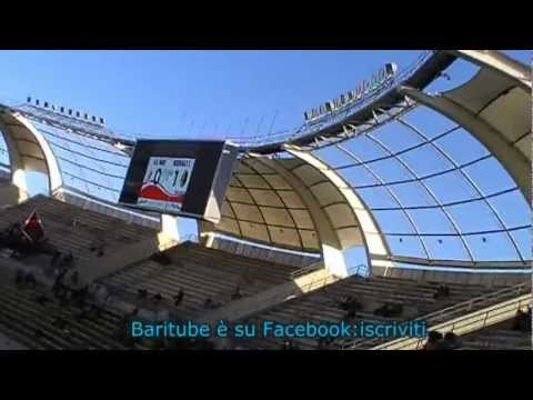Bari Modena 0-1 Stadio San Nicola a pezzi - teloni spazzati dal vento.mpg