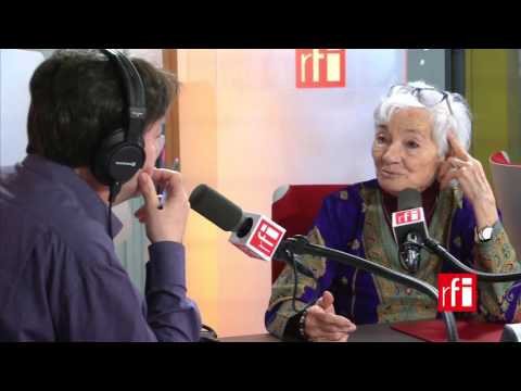 La actriz española Tachia Quintanar entrevistadoa por Jordi Batallé en RFI