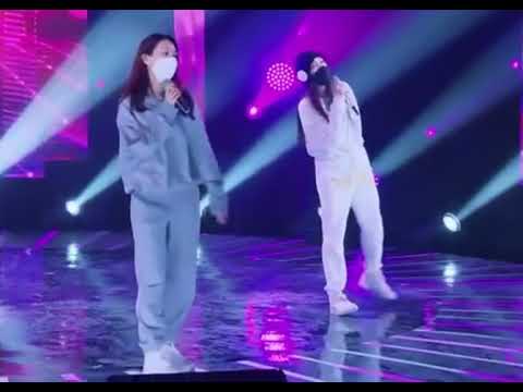 王霏霏 Wang Feifei and Meng Jia 孟佳 rehearsal for 波斯貓 Persian Cat performance at NZND concert 顶牛演唱会