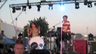 Matt & Kim Intro Street Scene 2009