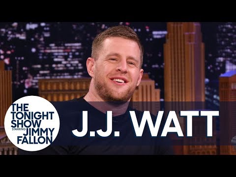 J.J.ワットとジミーが「ホット・オンズ」に挑戦した後のインタビューで奮闘 (J.J. Watt and Jimmy Struggle Through an Interview After Taking the Hot Ones Challenge)