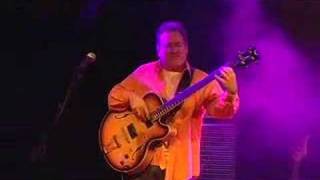 Brian Bromberg "Snuggle Up" Piccolo Bass Solo.