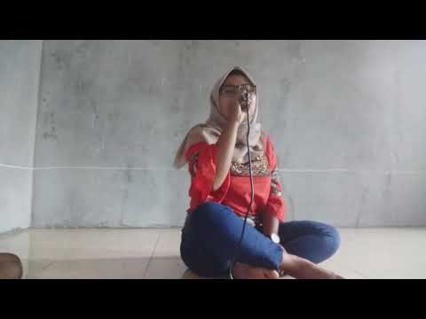 "lelah ku sembunyi di balik senyumku" novi lkc