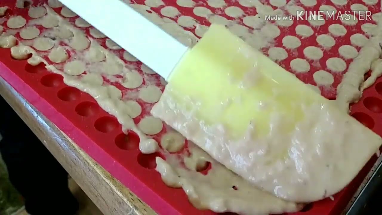 DIY a ton of CHEAP homemade dog treats ! PYRAMID PAN DOG TREATS RECIPE