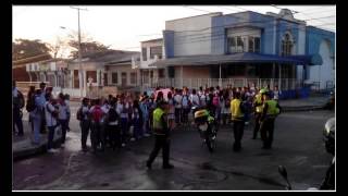 preview picture of video 'Rectora ALDINA ALFARO traslada profesores, Estudiantes IED San José Protestan!'