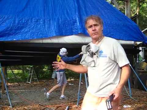 Spraying Black Widow Bottompaint ( 5th Coat ) Pettit