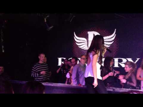 Anna Berardi - Think About the Way (LIVE @ Roxbury Montréal)