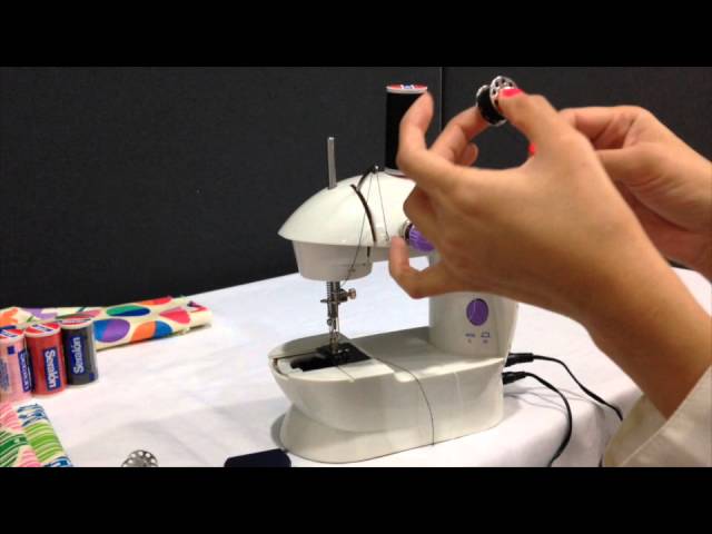 Vídeo relacionado con vamei Mini Máquina de Coser Infantil, Máquina de Coser Eléctrica con Telas, Hilos, Accesorios Completos, Kit Costura Niños, Kit Manualidades Niños, Regalo para Niñas 7 8 9 10 11 12 Años