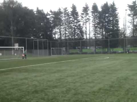 Victoria Boys E1 - Obbe scoort bij wedstrijd Victoria Boys 1 - Emst 1