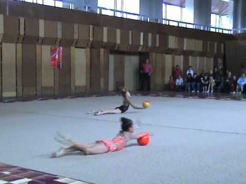 ЧХ 2010 - Ольховская Ю. и А.(2юн.р., школа ХГ) - мяч