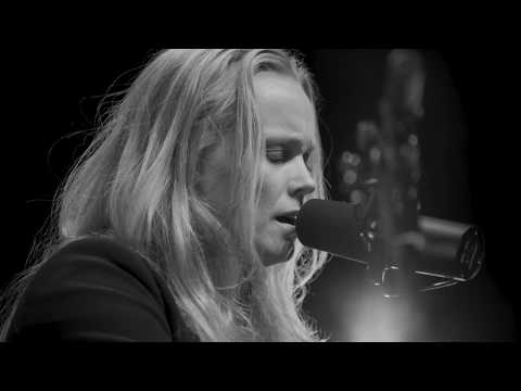 Fay Wildhagen – "When I Let Go" with Ane Brun (Live in Oslo)