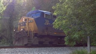 preview picture of video 'CSX Train Crossing Marriottsville Road'