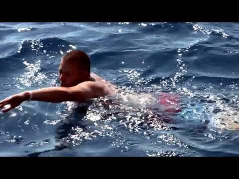 ESCAPE feat ROSANO. Leuchtende Welt  [Official Video]