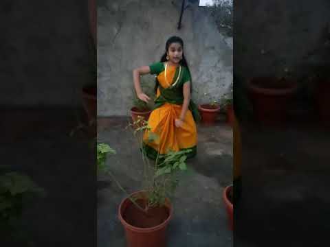 Koluvai Vunnade song - Swarnakamalam movie