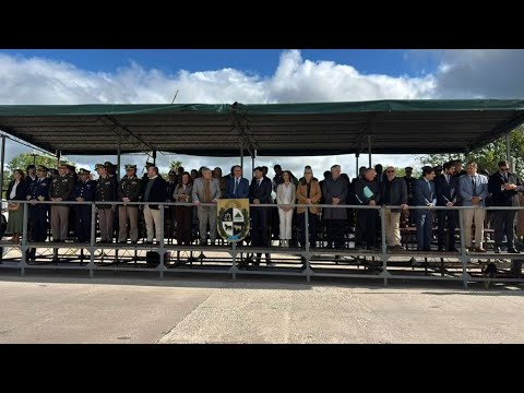 Desfile cívico-militar tradicionalista por la avenida Artigas de Sarandí Grande