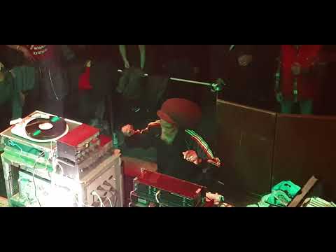 Jah Shaka playing Dennis Brown at Subterrania