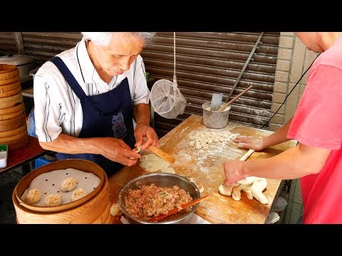 TAIWAN Street Food tour in Kaohsiung | BEST Taiwanese breakfast and delicious LOCAL Taiwanese food
