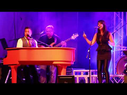 SUD EN FÊTE  AVEC CHRISTIAN MARC  GENDRON ET MANON  SEGUIN DANS  UN MEDLEY DE PIANO-MAN