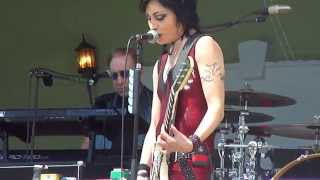 Joan Jett and The Blackhearts feat. Laura Jane Grace - Soulmates To Strangers