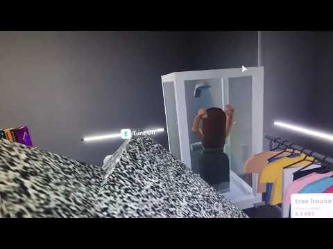 Spending the night in my new tree house. Bloxburg