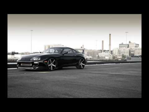 Greylien - Een toyota supra voelt zich alleen