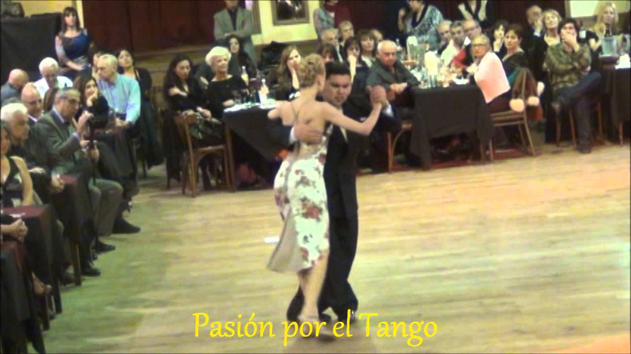 MELISA SACCHI y CRISTIAN PALOMO Bailando el Tango TUS PALABRAS Y LA NOCHE  en YIRA YIRA MILONGA