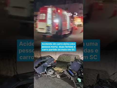 Acidente de carro deixa uma pessoa morta, duas feridas e carro partido ao meio em SC