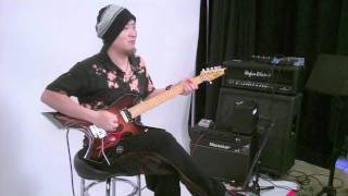 Loudness&#39; Akira Takasaki play the &quot;Crazy Nights&quot; Riff