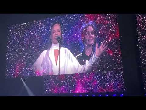 2021 het sportpaleis Regi feat. Camille en Olivia/ Pauline