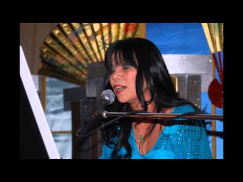 Thể hiện bởi Thanh Tuyền