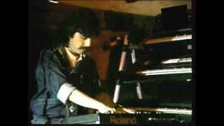 Cecilia Toussaint y ABRIL La  Primera Calle de la Soledad -(AUDIO ORIGINAL)