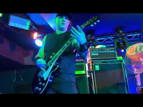 Helmet, Holiday, Bloom Mezzago 27 nov 2023