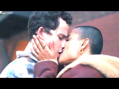 Kiss Scenes - Julien and Obie ( Jordan Alexander and Eli Brown ) / Gossip Girl 01x07