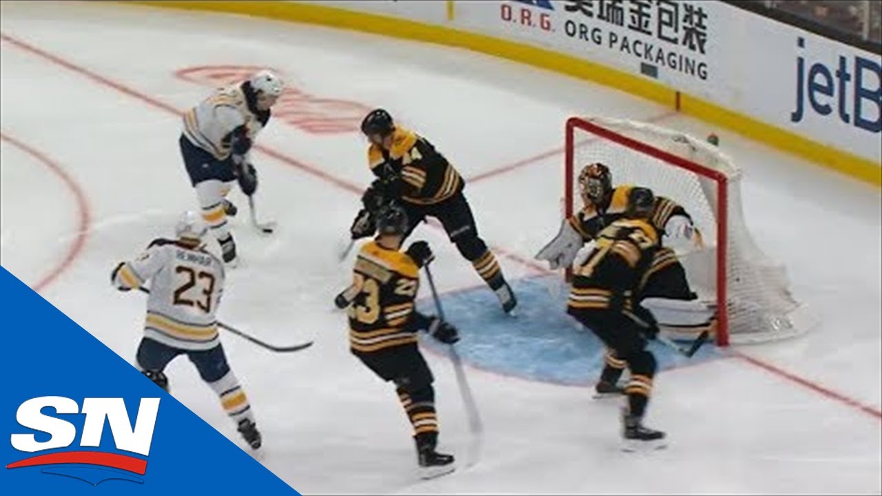 Vidéo:  Jack Eichel CROSSE tout le monde avec sa magie..