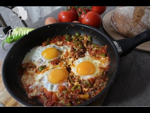 Türkisches Eiergericht mit Gemüse-Menemen