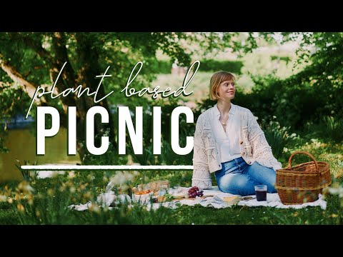Plant Based Picnic Recipes | Iced tea, sandwiches and lemon slice