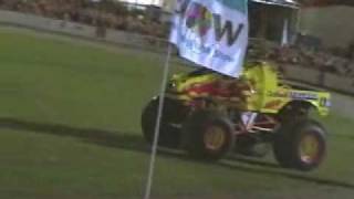 preview picture of video 'Newcastle Show Australia Motor Bike Jumping MonsterTruck 8 3 03'
