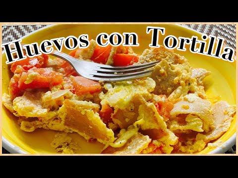HUEVOS CON TORTILLA // Eggs & Tortilla with Onions & Tomatoes Nicaraguan-Style