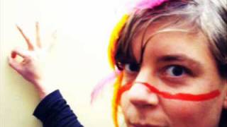 tUnE-yArDs - My Country [HQ] [2011]