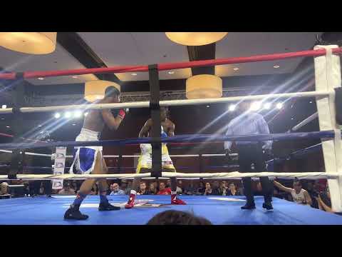 Alejandro Favier Rodriguez Gana Por TKO en el Tercer Round