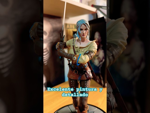 Vídeo relacionado con Dark Horse Deluxe The Witcher 3: The Wild Hunt: The School of The Wolf Llavero, multicolor