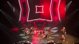 The Queen's back intro + Roll Deep (Hyuna's LA tour 2017)