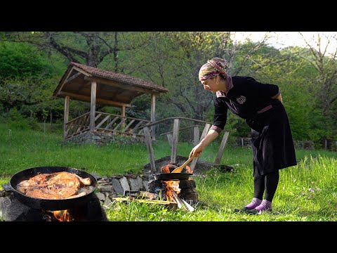 Village Women Making Picnic in the Mountain View! - Pan Fried Chicken Recipe