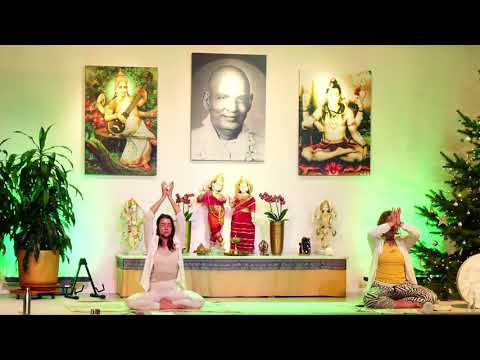 YOGA Mittelstufe "Schmetterlingsflow" - Yoga Vidya Ashram Live - 16:15 Uhr 07.12.2021