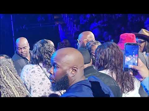 Aaron Hall of GUY Brings the Heat as He Takes 'Let's Chill' into the crowd! #LegacyTour 3/24/2023