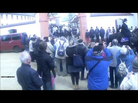 Wielkanocna  procesja   konna