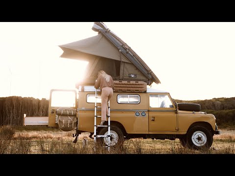 We live in a 42-year-old car…come take a look inside | Land Rover camper conversion