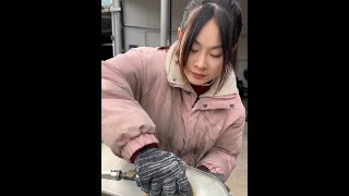 一台老车年检不合格，老板让我翻新大灯，#除胶剂 #翻新