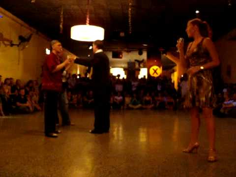  Diana de Valle  and  Juan Camerlingo  are  dancing  to  the  milonga  "  Sacale Punta  "
